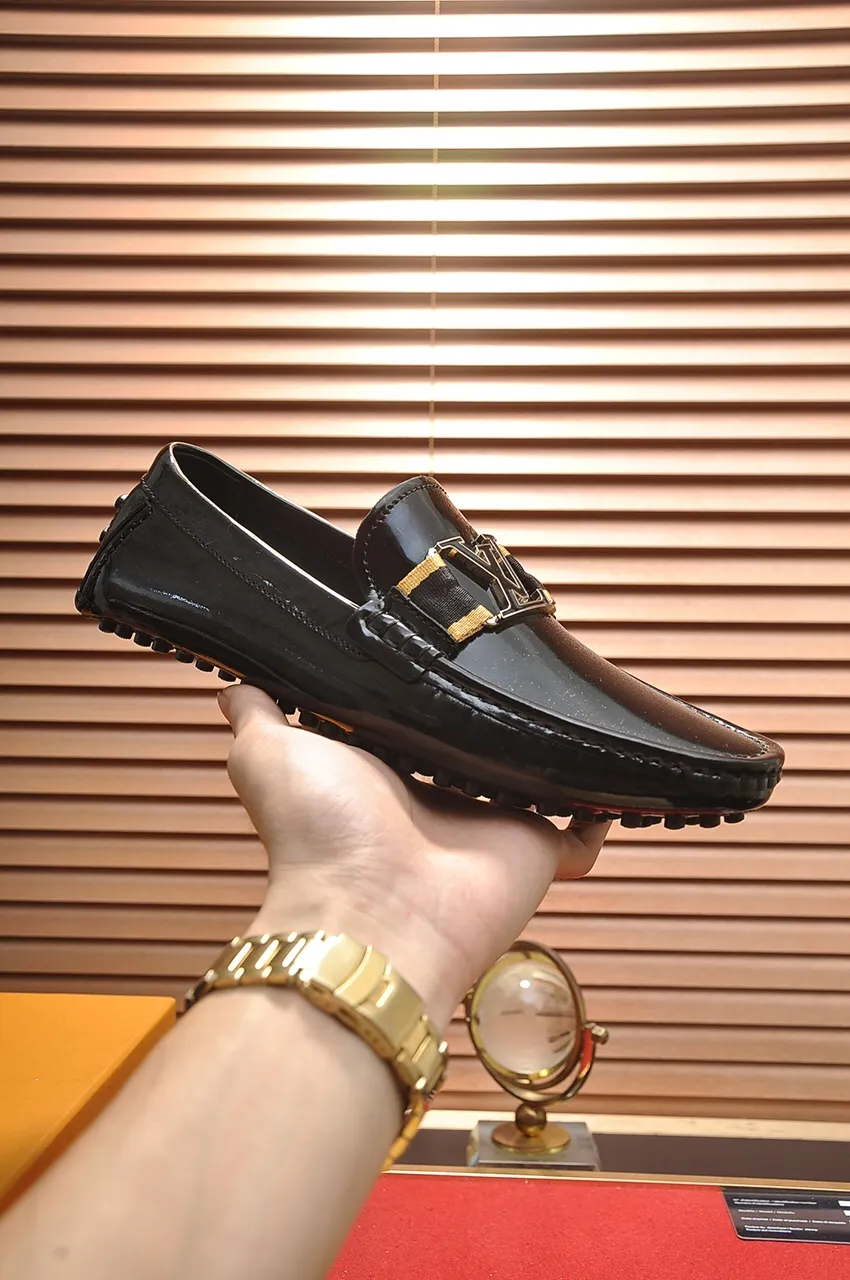 Men's men's shoes 💰420💶 [LV Doudou shoes] (water-dyed cowhide lining) new model is on the market, available on the official website. The new Doudou shoes are processed into single-color materials, and the uppers are made of imported horsehide leather. The body of the shoe is fully hemmed with mark thread, and is lined with imported original cowhide leather. The elegant shoe shape is super suitable for all-matching, and the size is 38-44.